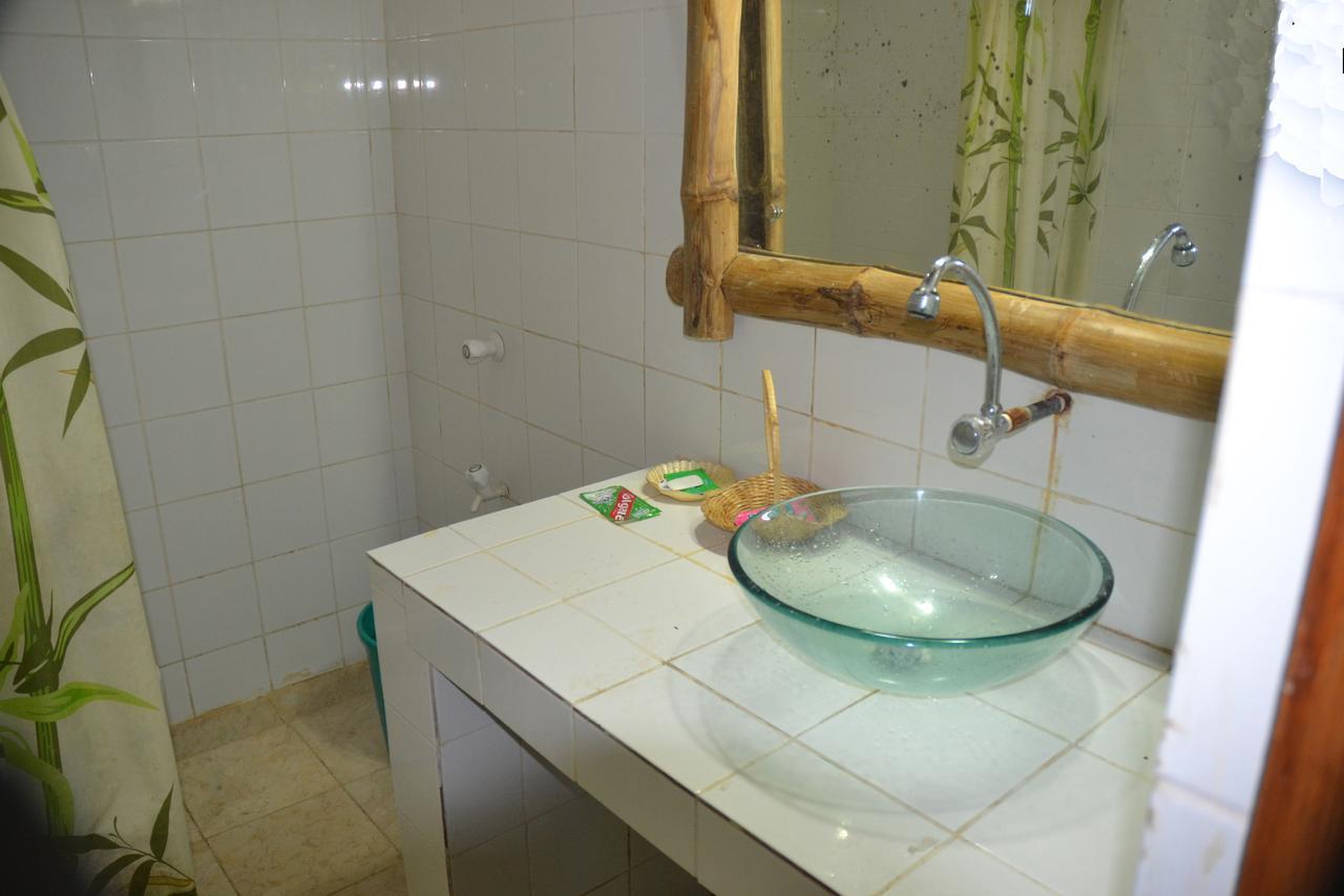 Bamboo Beach Resort Пуэрто-Галера Экстерьер фото